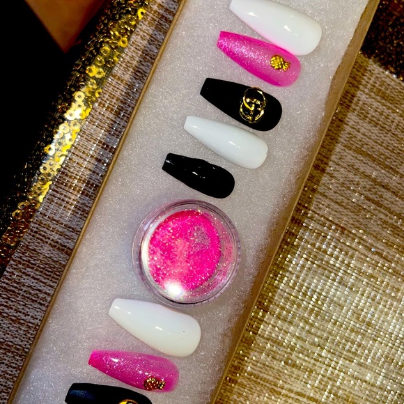 Press on nails - Picture 4 of 4